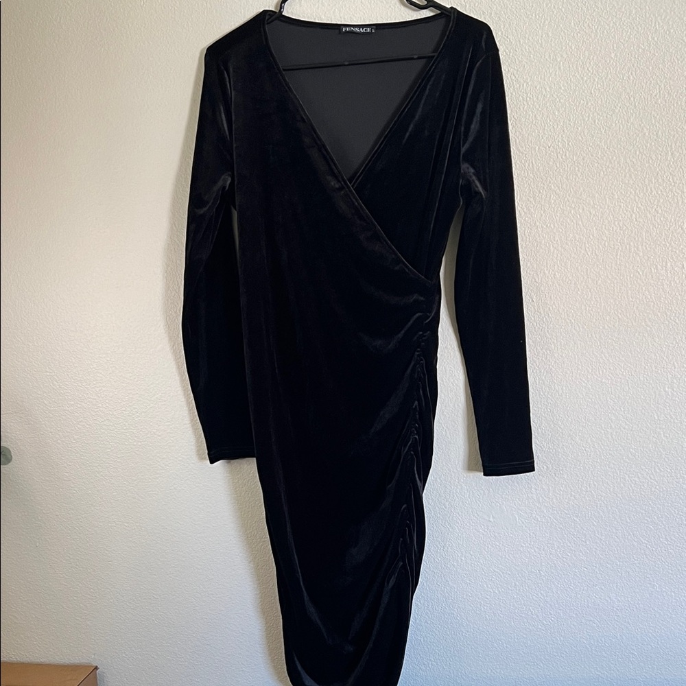 Elegant Black Velvet Long Sleeve Dress